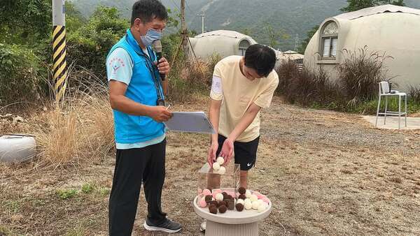 每次競賽依照成績名次放入彩球：初禾醫美診所（南投BOBO莊園）