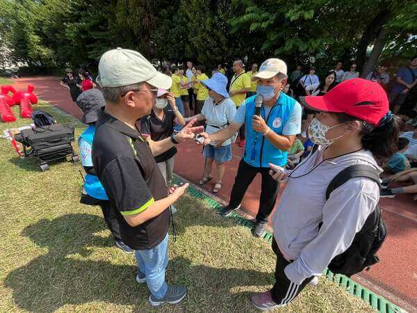 我們提供碼錶給擔任裁判任務的老師們 我們提供碼錶給擔任裁判任務的老師們